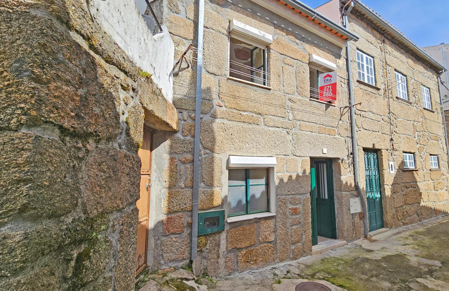  for sale village house Gonçalo Guarda 1