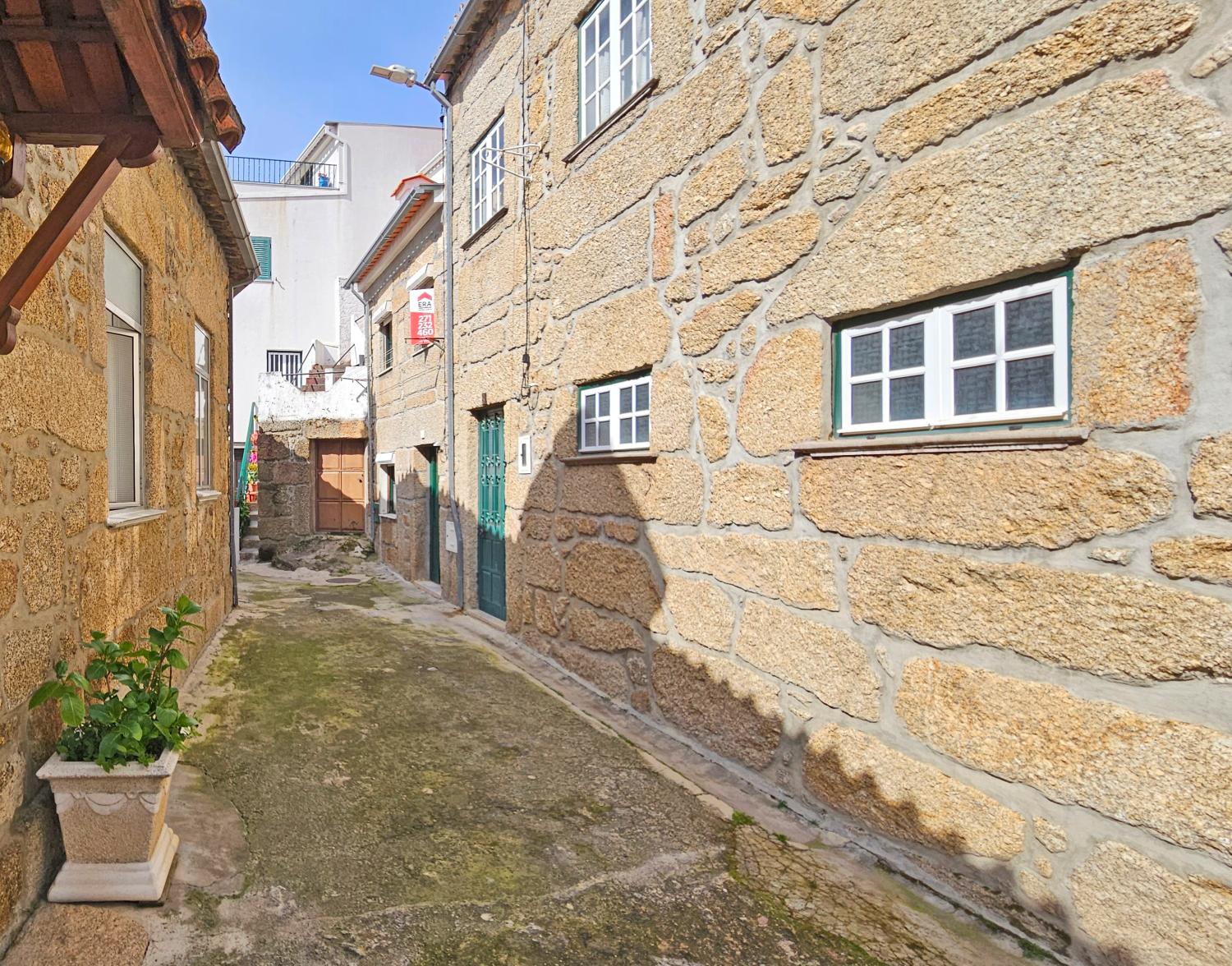  for sale village house Gonçalo Guarda 2