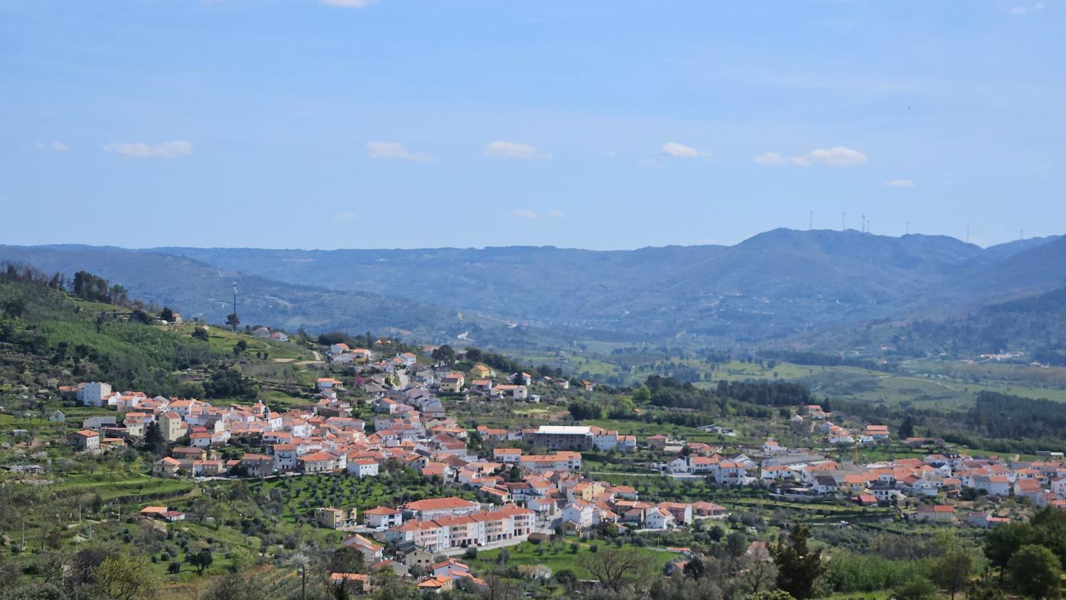  for sale village house Gonçalo Guarda 11