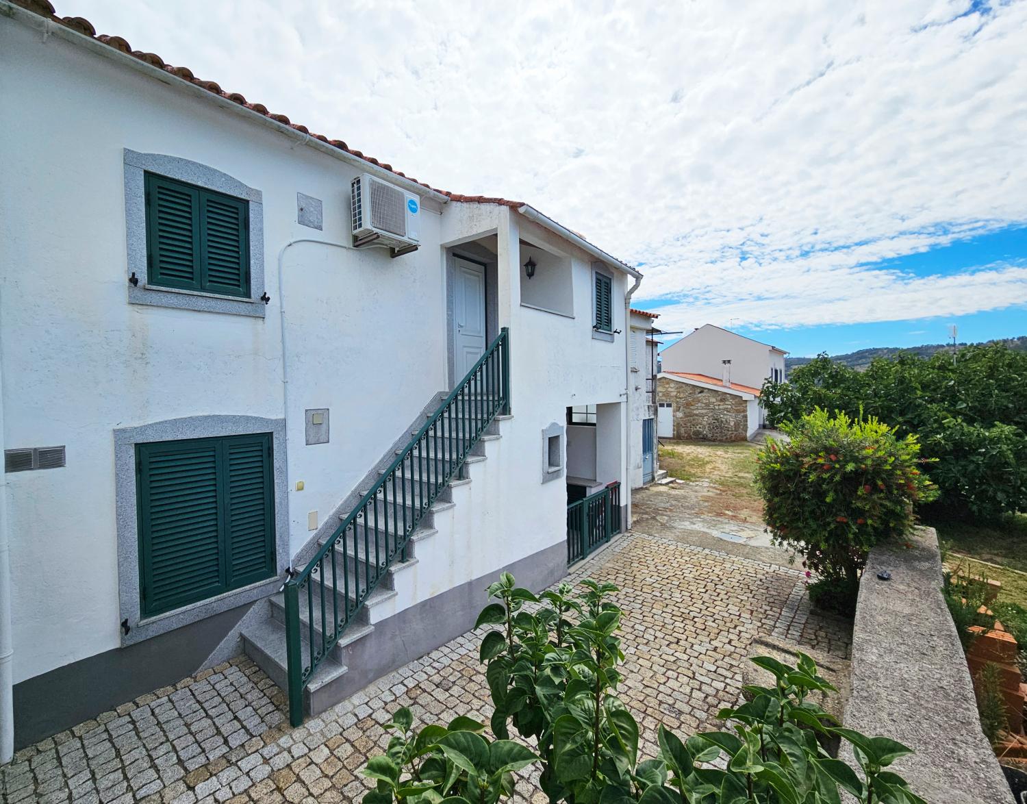  for sale house Gonçalo Guarda 1