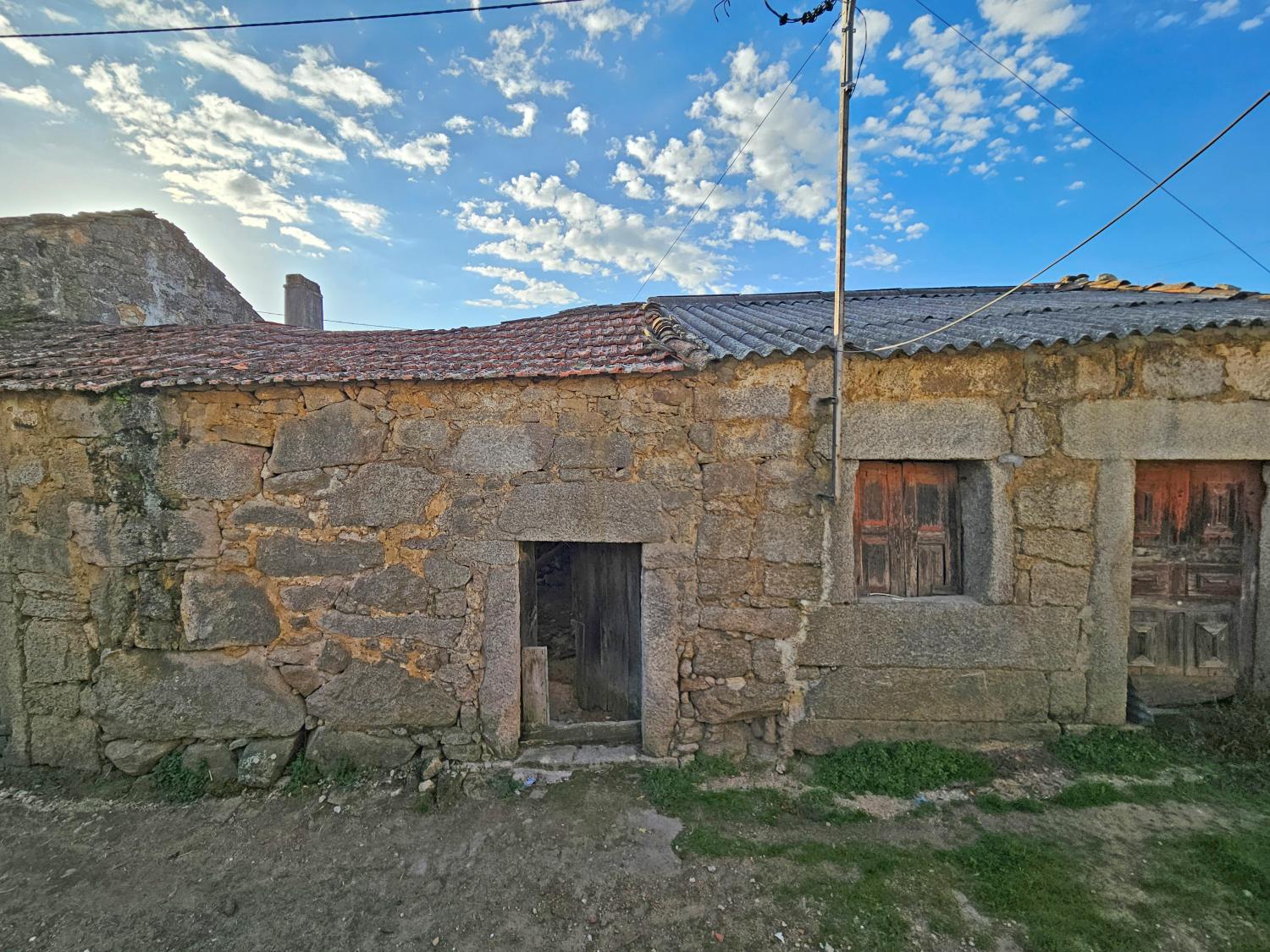  for sale village house Montes Guarda 4