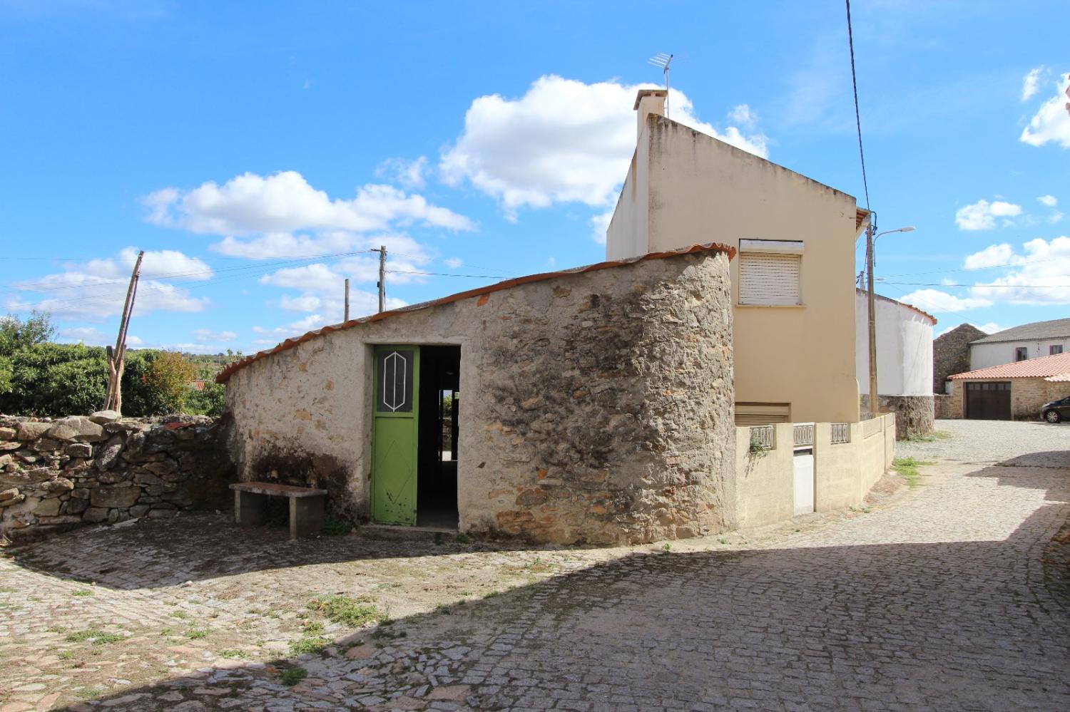  for sale village house Malpartida Almeida 4