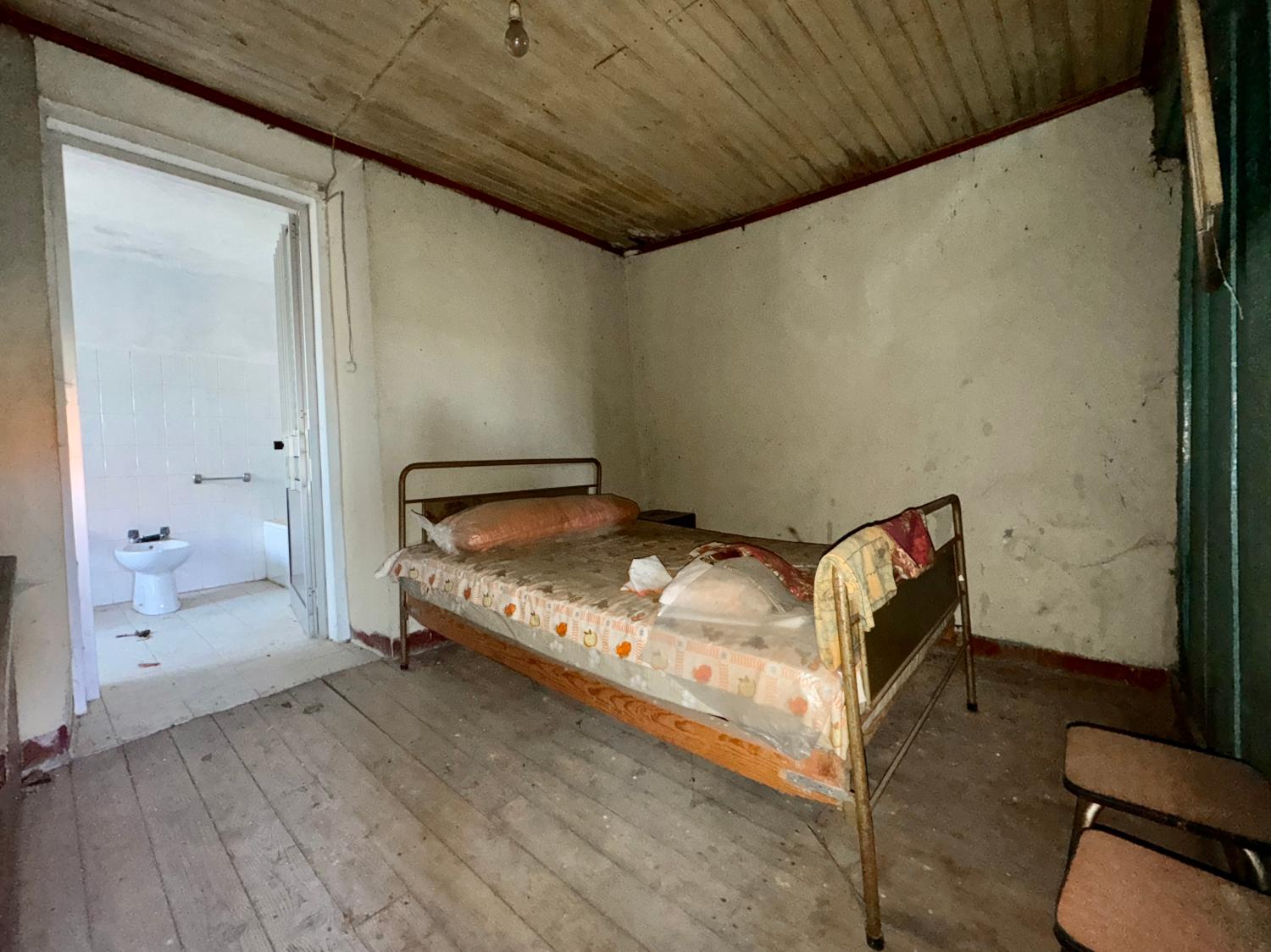  for sale village house Pousafoles do Bispo Sabugal 9