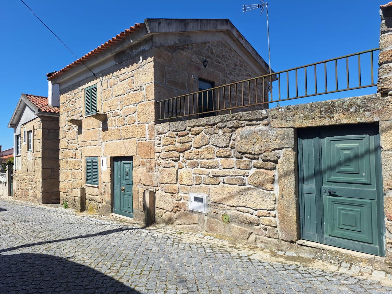  for sale village house Outeiro de Gatos Mêda 1